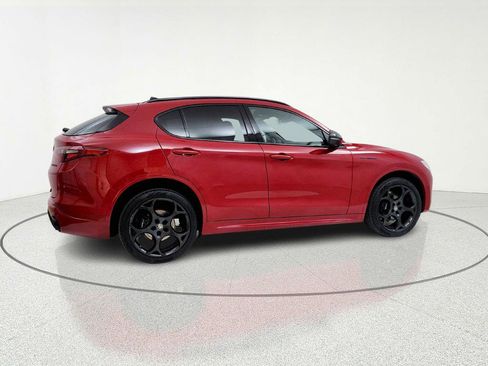 Used 2023 Alfa Romeo Stelvio Estrema image 9