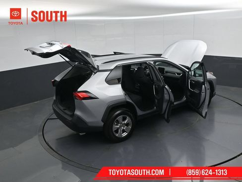 Used 2025 Toyota RAV4 XLE AWD/4WD image 51