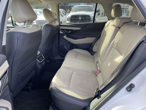 Used 2021 Subaru Outback Limited image 3