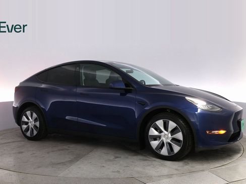 Used 2022 Tesla Model Y Long Range image 5