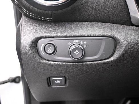 Used 2024 Chevrolet Blazer LT image 15