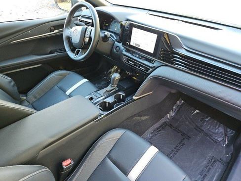 Used 2025 Toyota Camry SE image 14