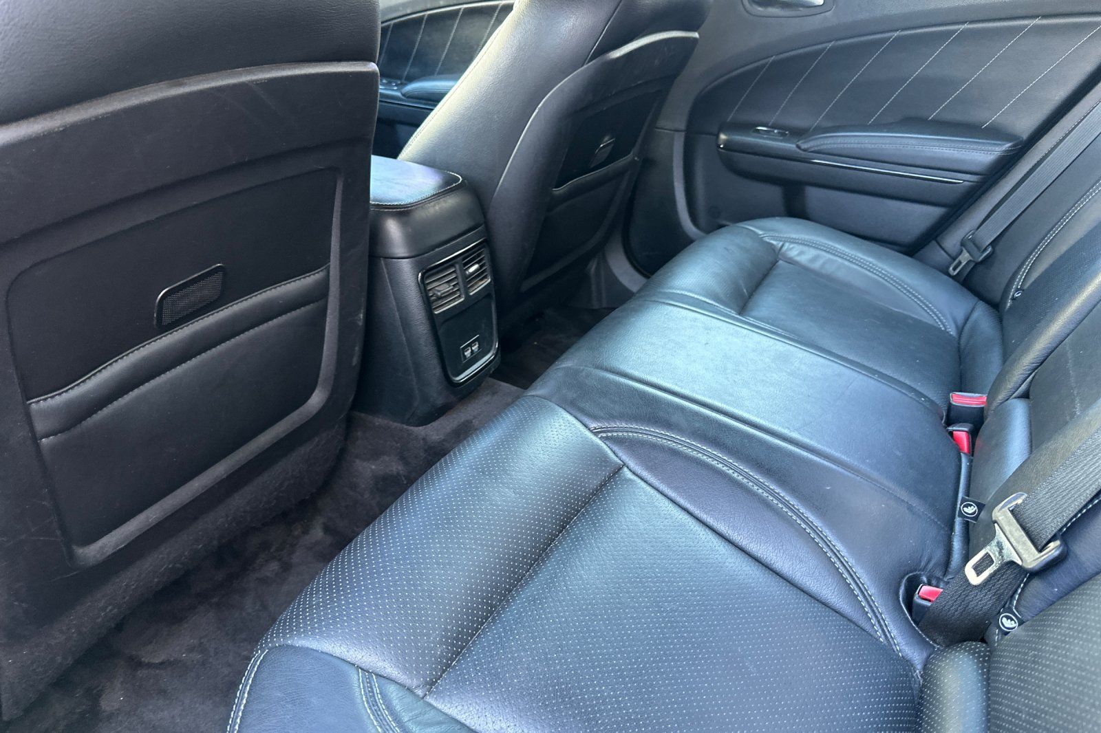 Used 2017 Dodge Charger SE w/ Blacktop Package RWD image 14
