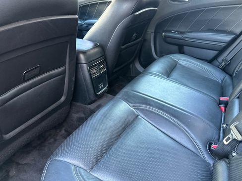 Used 2017 Dodge Charger SE w/ Blacktop Package RWD image 14