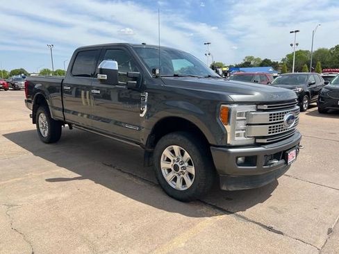 Used 2018 Ford F250 Platinum w/ Platinum Ultimate Package AWD/4WD image 8