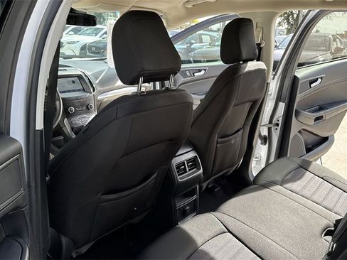Used 2020 Ford Edge SE image 35