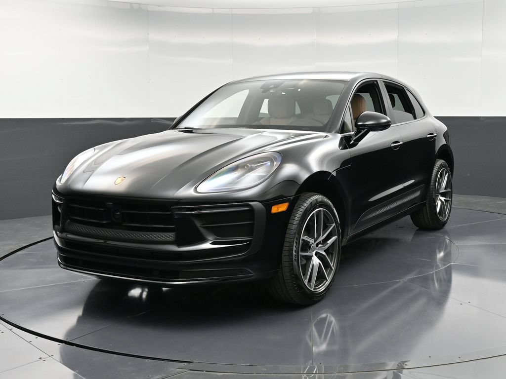 Certified 2026 Porsche Macan AWD/4WD image 1