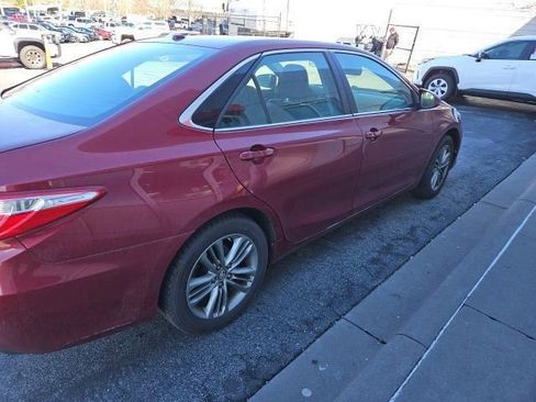 Used 2016 Toyota Camry SE image 7