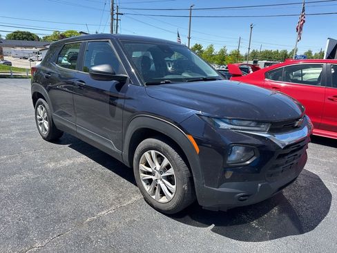 Used 2021 Chevrolet TrailBlazer LS FWD image 2