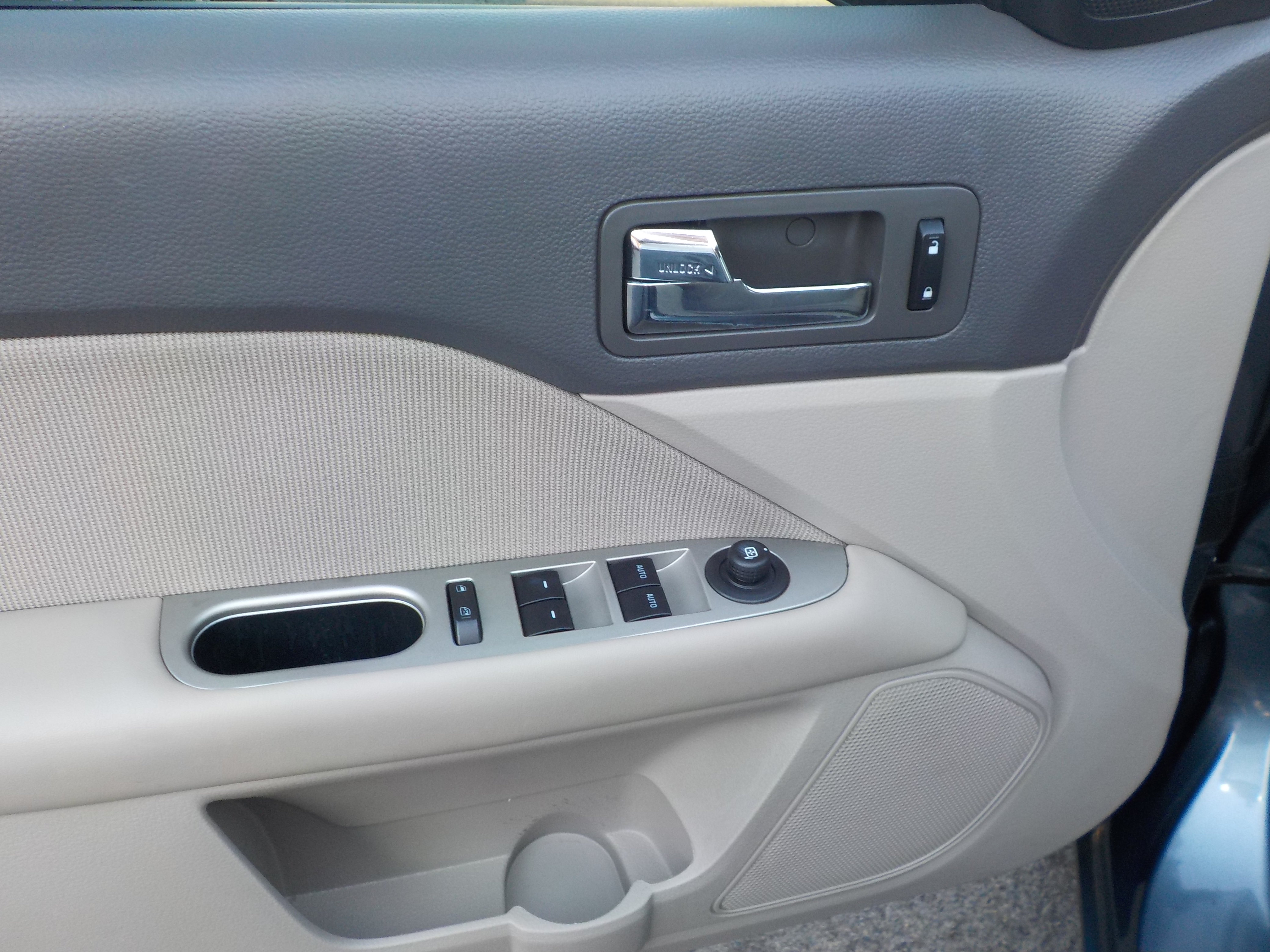 Used 2012 Ford Fusion Hybrid FWD image 14