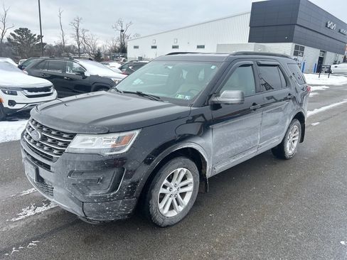 Used 2017 Ford Explorer Base image 3