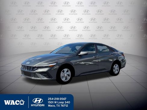 New 2026 Hyundai Elantra SE image 2