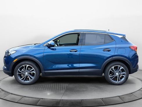 Used 2021 Buick Encore GX Essence w/ Advanced Technology Package FWD image 4