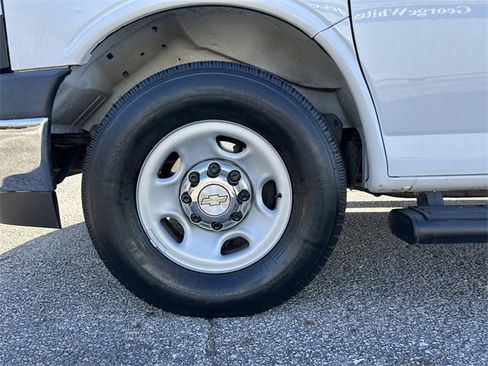 Used 2020 Chevrolet Express 3500 LS w/ Chrome Appearance Package image 10