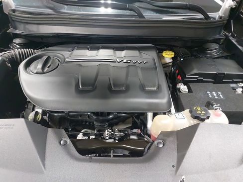 Used 2022 Jeep Cherokee Latitude AWD/4WD image 29