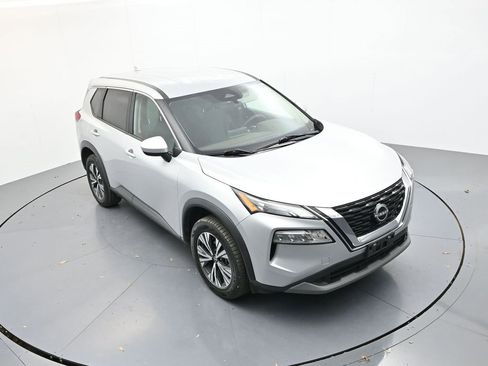 Used 2023 Nissan Rogue SV image 17