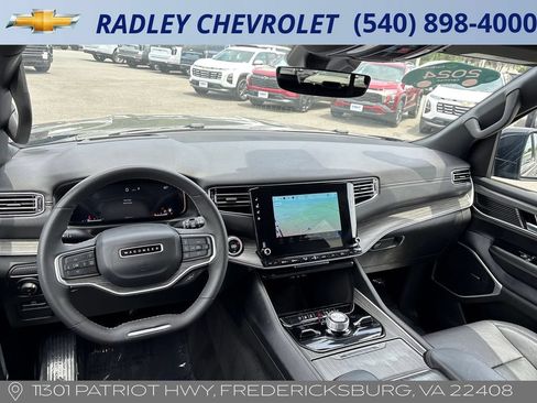 Used 2024 Jeep Wagoneer Series III AWD/4WD image 23