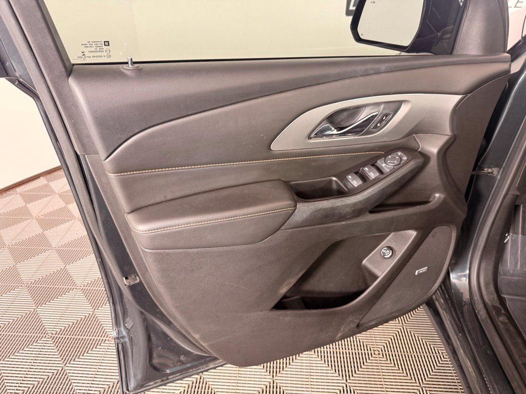 Used 2019 Chevrolet Traverse RS w/ LPO, Floor Liner Package FWD image 19