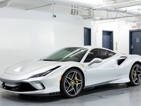 Used 2022 Ferrari F8 Tributo image 1