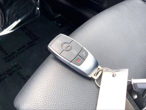 Used 2021 Mercedes-Benz GLB 250 4MATIC image 15