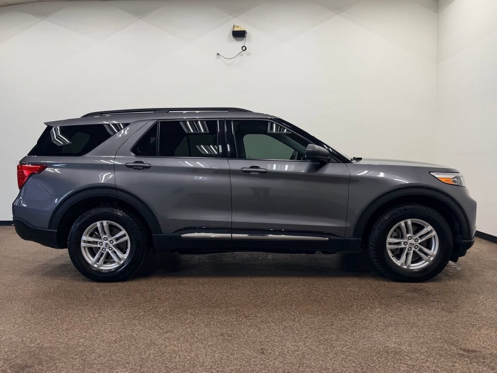 Used 2022 Ford Explorer XLT w/ Equipment Group 202A AWD/4WD image 7