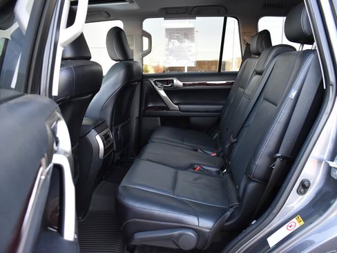 Used 2018 Lexus GX 460 image 19