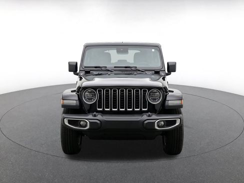 Used 2025 Jeep Wrangler Unlimited Sahara AWD/4WD image 2