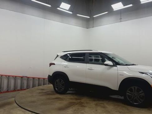 Used 2023 Kia Seltos S image 7