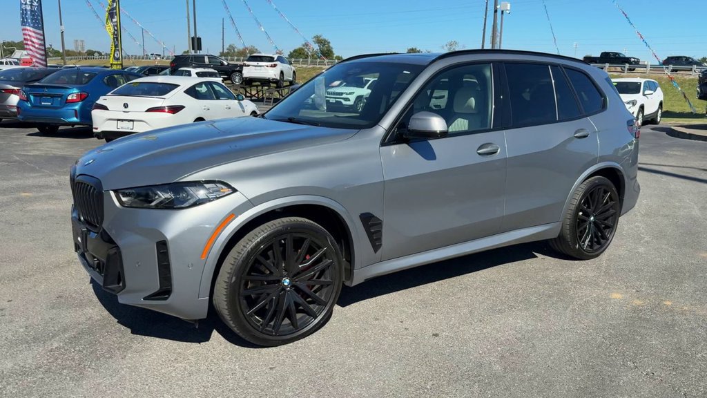 Used 2024 BMW X5 xDrive40i w/ M Sport Package AWD/4WD image 3
