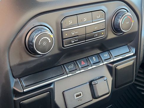 Used 2020 Chevrolet Silverado 1500 Custom w/ Custom Value Package image 15