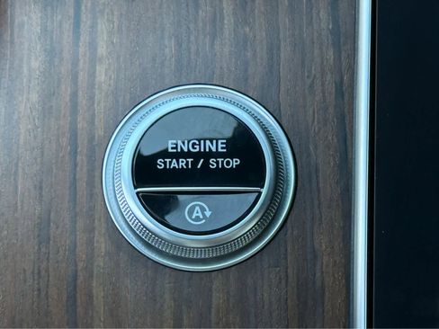 Used 2025 Mercedes-Benz C 300 4MATIC Sedan image 26