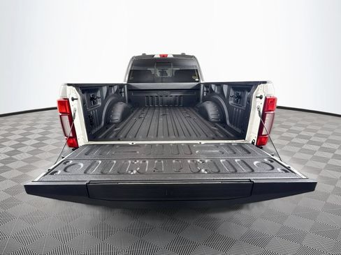 Used 2022 Ford F350 Lariat w/ Black Appearance Package AWD/4WD image 26