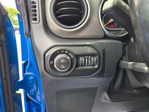 Used 2021 Jeep Gladiator Sport AWD/4WD image 18
