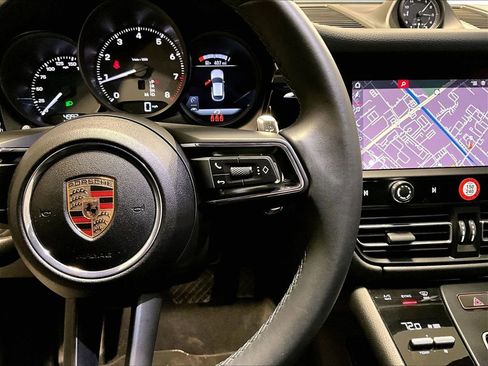 Used 2025 Porsche Macan image 24