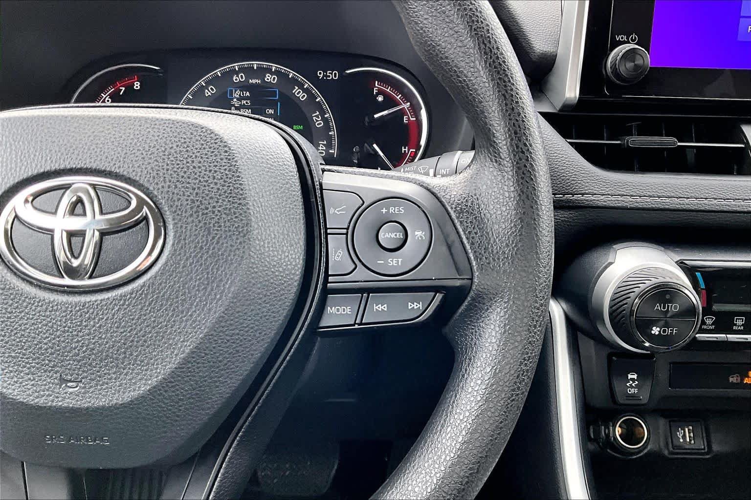 Certified 2025 Toyota RAV4 XLE AWD/4WD image 24