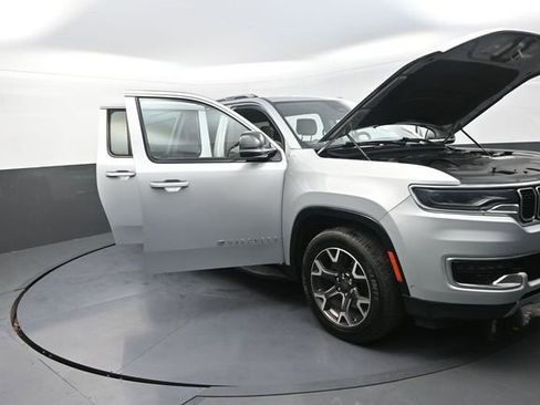 Used 2023 Jeep Wagoneer L Series III w/ Preferred Equipment Group image 30