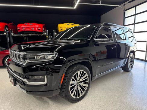 Used 2022 Jeep Grand Wagoneer Series III AWD/4WD image 4