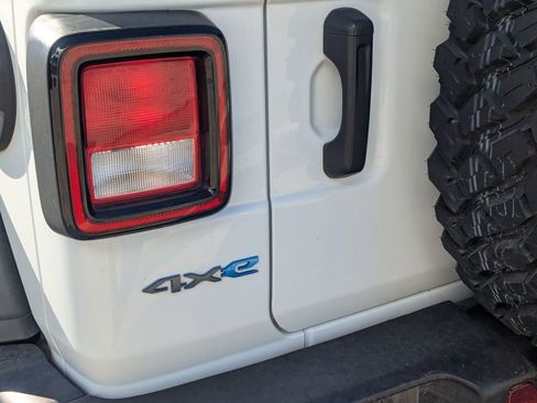 Used 2023 Jeep Wrangler Unlimited AWD/4WD image 5