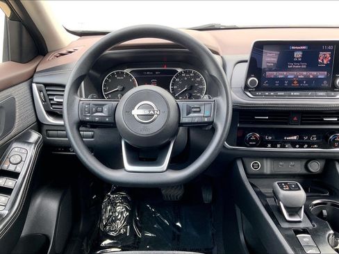 Used 2023 Nissan Rogue SV AWD/4WD image 6