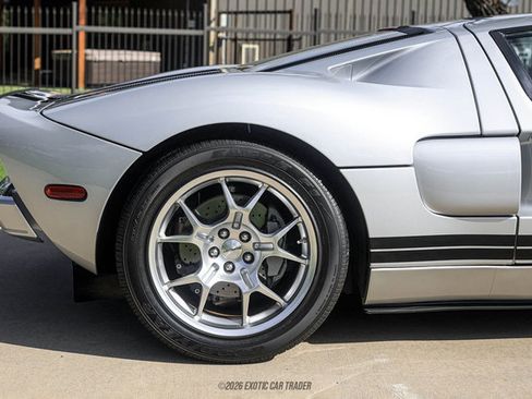 Used 2005 Ford GT RWD image 10