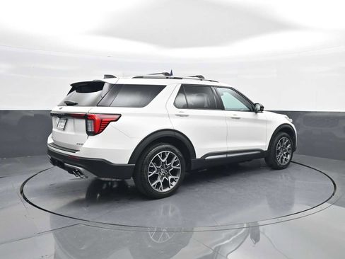 Used 2025 Ford Explorer Platinum w/ Ultimate Package image 8