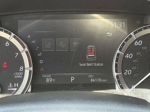 Used 2023 Toyota Highlander XSE FWD image 16