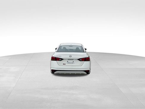 Used 2025 Nissan Altima 2.5 SV FWD image 5