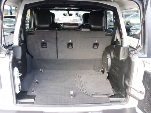 Used 2023 Jeep Wrangler Sahara image 45