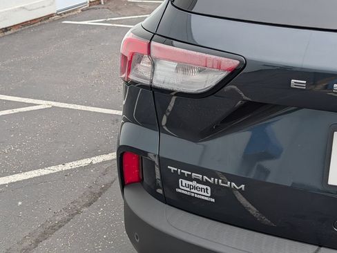 Used 2022 Ford Escape Titanium w/ Class II Trailer Tow Package AWD/4WD image 6
