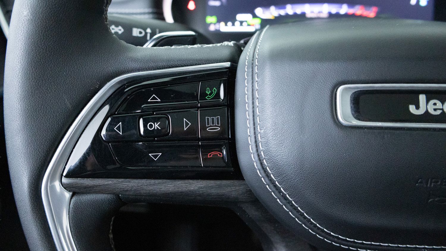Used 2023 Jeep Grand Cherokee Overland AWD/4WD image 19