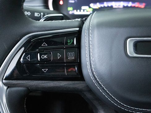 Used 2023 Jeep Grand Cherokee Overland AWD/4WD image 19