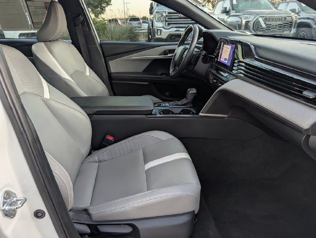 Used 2025 Toyota Camry SE w/ Convenience Package FWD image 31