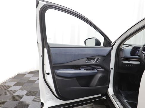 Used 2023 Nissan Ariya PLATINUM+ image 4