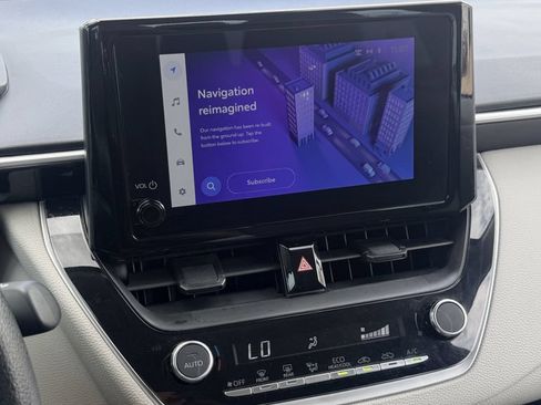 Used 2025 Toyota Corolla LE FWD image 15